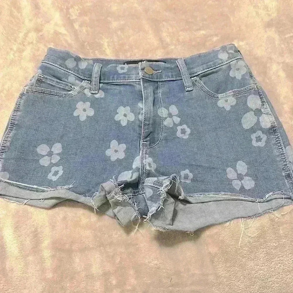 Hollister California floral denim  shorts size 9/29 - Picture 1 of 3